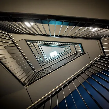 Aeronaut Service Neukoelln-kreuzberg By Pearl 1 4*