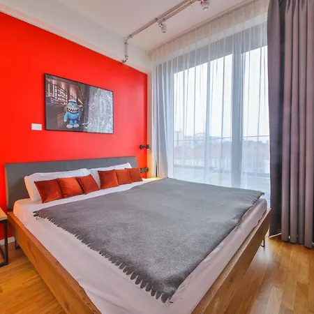 Aeronaut Service Powered By Pearl 1 4*